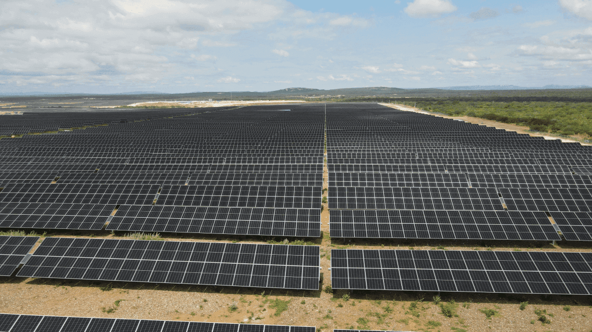 Longevidade e Proteção: como as soluções da Aeon Security beneficiam usinas solares